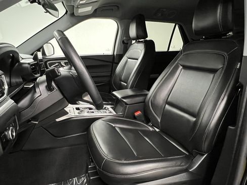 Used 2024 Ford Explorer XLT w/ Equipment Group 202A image 23