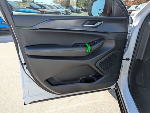 New 2025 Jeep Grand Cherokee Laredo X w/ Luxury Tech Group I image 18