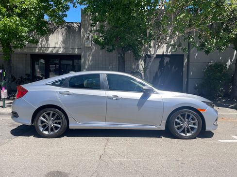 Used 2019 Honda Civic EX image 2