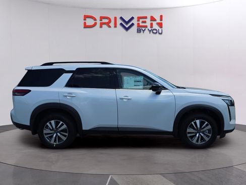 New 2026 Nissan Pathfinder SL FWD image 6