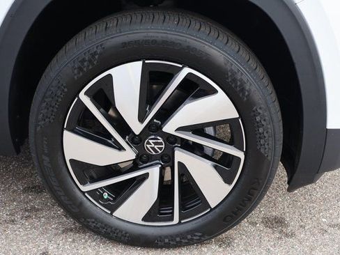 New 2026 Volkswagen Atlas SE image 9