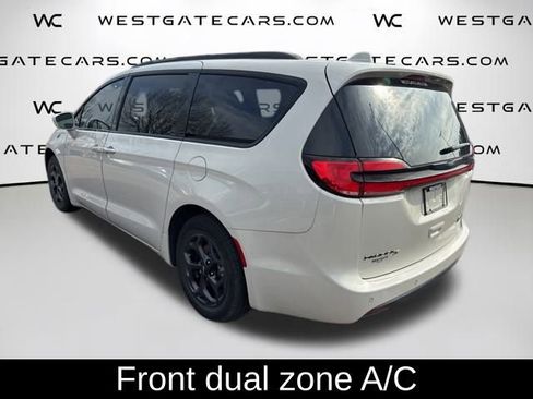 Used 2021 Chrysler Pacifica Touring w/ Uconnect Theater Family Group image 14