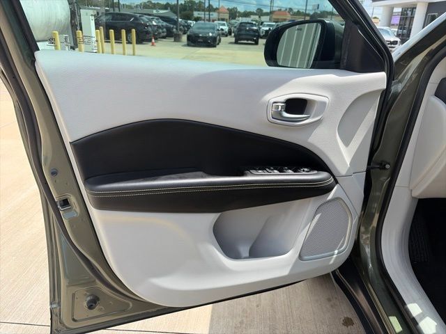 Used 2019 Jeep Compass Latitude FWD image 8