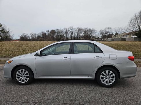 Used 2012 Toyota Corolla LE image 2