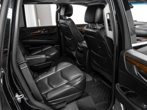 Used 2018 Cadillac Escalade Luxury RWD image 39