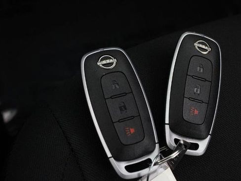 Certified 2025 Nissan Kicks Play S image 30