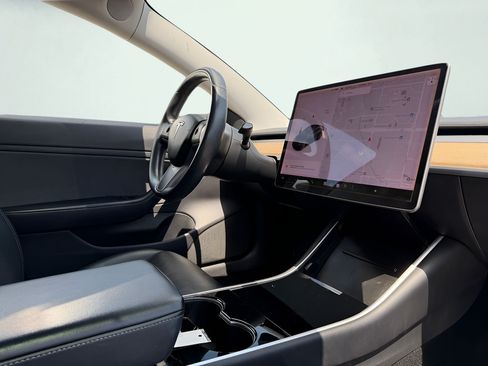 Used 2019 Tesla Model 3 Mid Range RWD image 28
