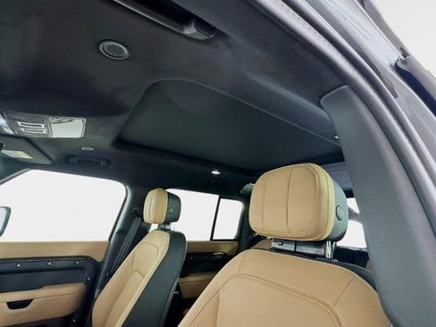 Used 2025 Land Rover Defender 110 V8 image 14