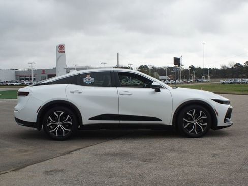 Used 2023 Toyota Crown Limited image 22