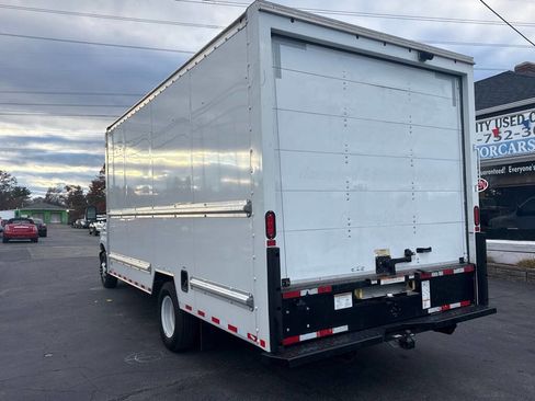 Used 2021 Ford E-350 and Econoline 350 Super Duty image 3