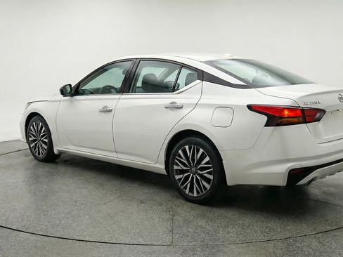 Used 2025 Nissan Altima 2.5 SV FWD image 6