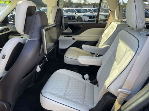 Used 2023 Lincoln Aviator Black Label w/ Dynamic Handling Package image 8