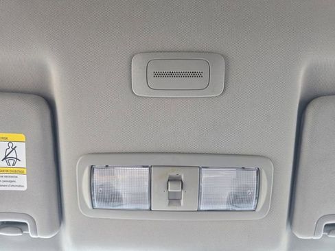 Used 2022 Nissan Frontier SV w/ Technology Package image 7