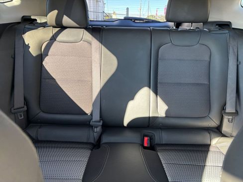 Used 2025 Chevrolet Trax LT image 36