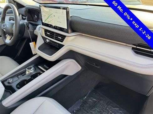 Used 2025 Ford Explorer Active w/ Active Comfort Package image 5