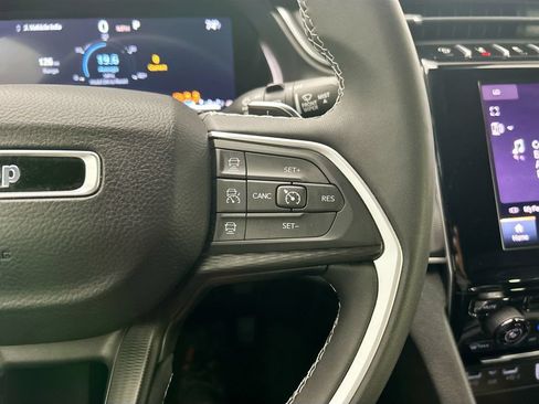 Used 2024 Jeep Grand Cherokee L Laredo RWD image 12