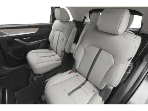 Used 2024 MAZDA CX-90 3.3 Turbo w/ Preferred Plus image 16