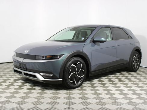 Used 2024 Hyundai Ioniq 5 SE image 3