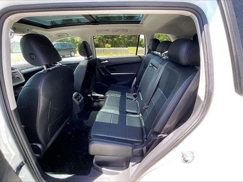 Used 2020 Volkswagen Tiguan SEL AWD/4WD image 15