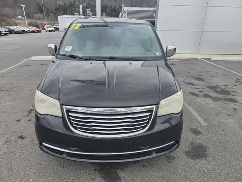 Used 2012 Chrysler Town & Country Limited w/ Luxury Group image 8