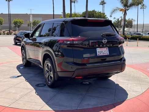 Certified 2025 Nissan Rogue SV FWD image 6