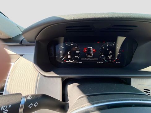 New 2025 Land Rover Discovery Dynamic SE image 41