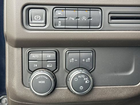 Used 2024 Chevrolet Tahoe LT AWD/4WD image 41