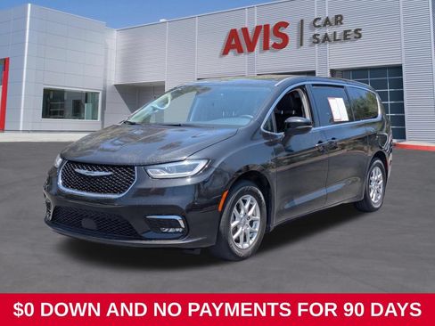 Used 2023 Chrysler Pacifica Touring-L FWD image 1