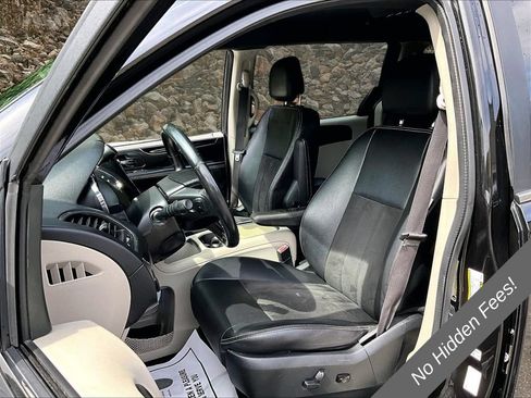 Used 2019 Dodge Grand Caravan SXT FWD image 21