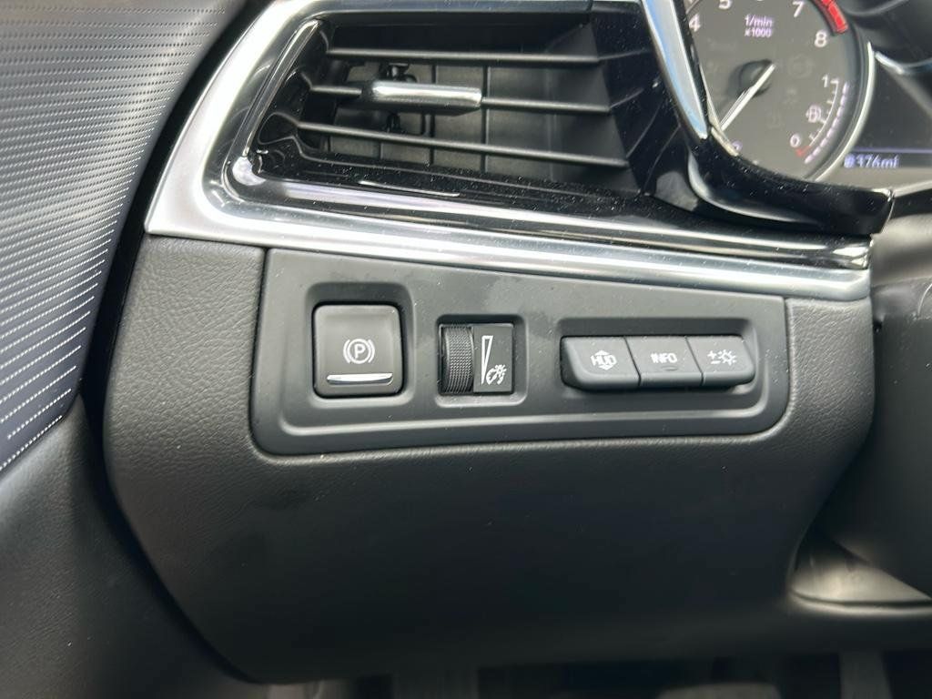 Used 2025 Cadillac XT6 Premium Luxury w/ Platinum Package FWD image 21