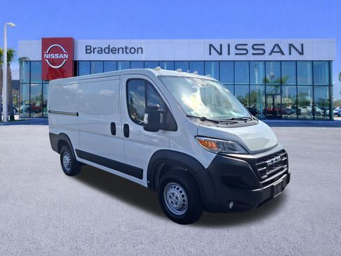 Used 2025 RAM ProMaster 2500 w/ Convenience Group FWD image 3