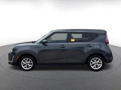 Used 2025 Kia Soul LX w/ LX Technology Package FWD image 9
