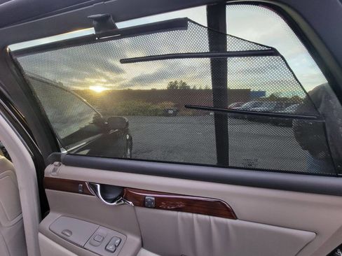 Used 2004 Cadillac De Ville DHS w/ Equipment Group image 31