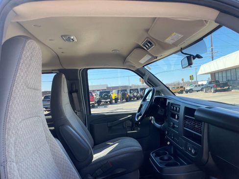 Used 2023 GMC Savana 3500 LS w/ Chrome Appearance Package image 31