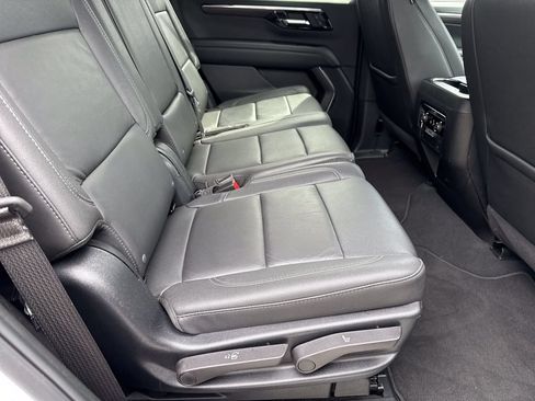 Used 2025 Chevrolet Tahoe Z71 AWD/4WD image 16