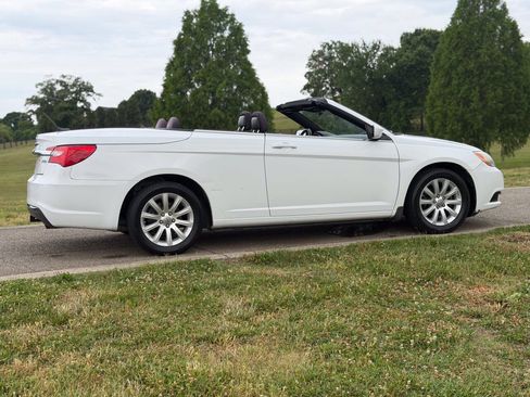 Used 2012 Chrysler 200 Touring FWD image 12