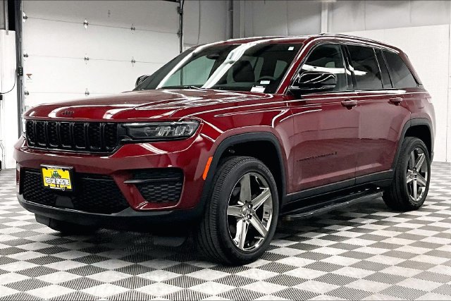 Used 2023 Jeep Grand Cherokee Altitude AWD/4WD image 12