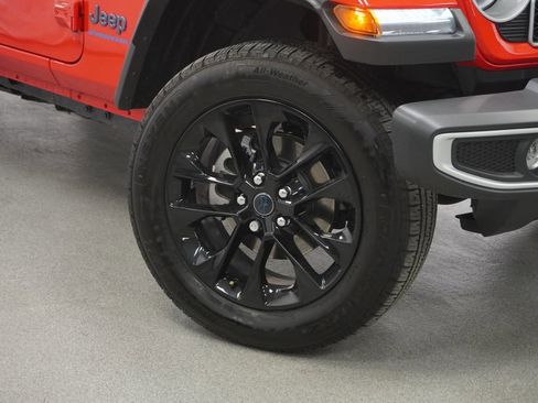 Certified 2025 Jeep Wrangler Unlimited Sahara w/ Safety Group AWD/4WD image 4