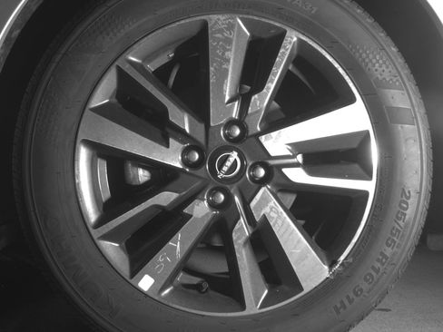 Used 2025 Nissan Versa SV FWD image 12