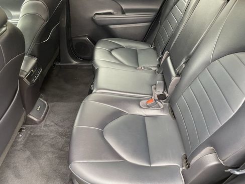 Used 2021 Toyota Highlander XLE FWD image 21