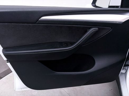 Used 2023 Tesla Model Y Performance image 16