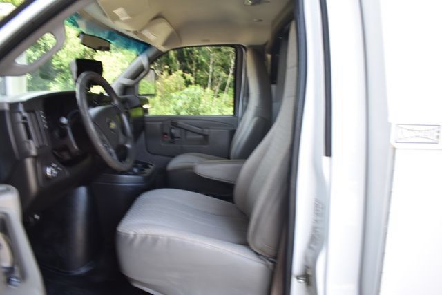 Used 2017 Chevrolet Express 3500 RWD image 21
