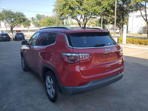 Used 2019 Jeep Compass Latitude FWD image 4