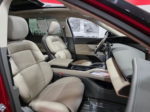 Used 2024 Lincoln Nautilus Reserve w/ Equipment Group 203A image 17