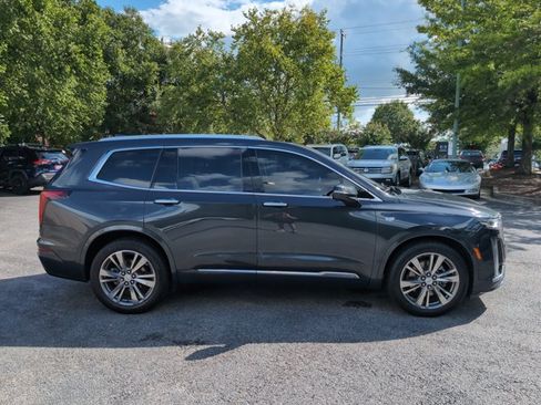 Used 2021 Cadillac XT6 Premium Luxury FWD image 4