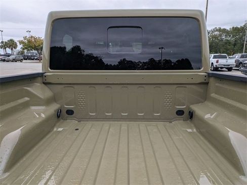 New 2025 Jeep Gladiator Mojave image 32