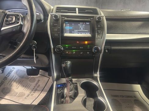 Used 2017 Toyota Camry SE FWD image 15