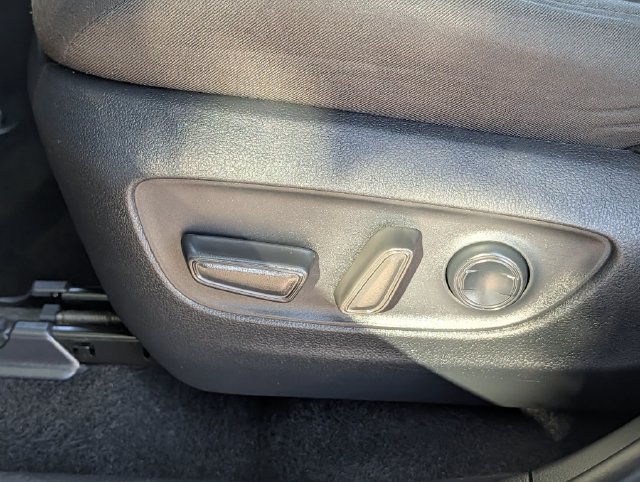 Used 2025 Toyota RAV4 XLE FWD image 25