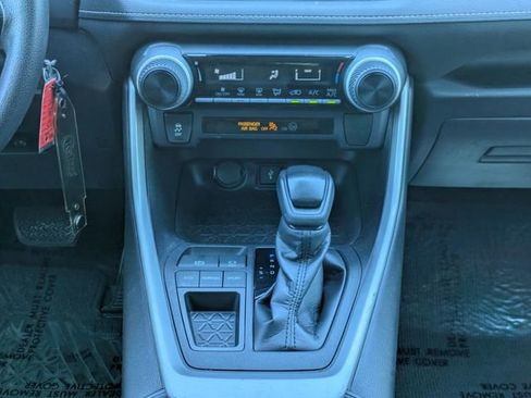 Used 2021 Toyota RAV4 LE image 19