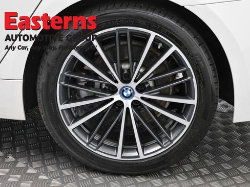 Used 2023 BMW 530e xDrive w/ Convenience Package AWD/4WD image 37